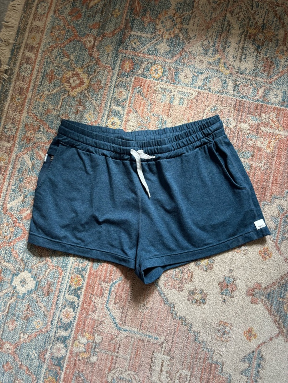 Vuori halo performance shorts size small dreamknit